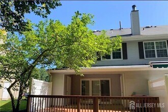 24 Albury Way in North Brunswick, NJ - Building Photo - Building Photo