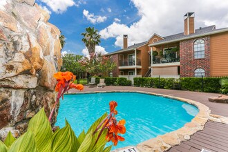 Oaks of Westlakes Apartments in San Antonio, TX - Building Photo - Building Photo