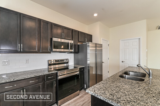 2923 NE 2nd Pl in Cape Coral, FL - Building Photo - Building Photo