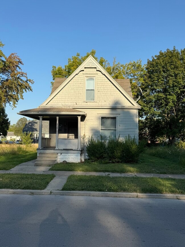 property at 659 Stebbins St