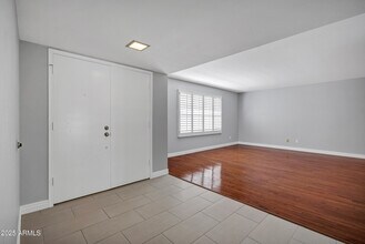 8558 E Vía De Viva in Scottsdale, AZ - Building Photo - Building Photo