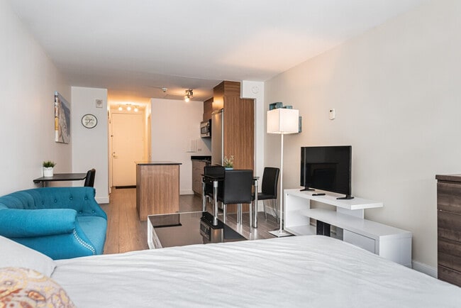 property at 3527 Rue de la Montagne