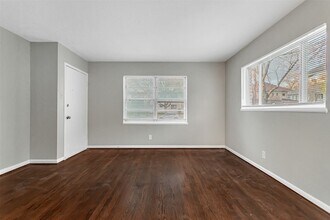 4916 Worth St, Unit 1 in Dallas, TX - Building Photo - Building Photo