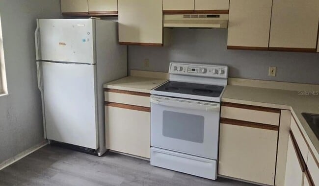 304 Camillia Ln in Port Charlotte, FL - Foto de edificio - Building Photo