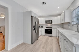 320 SE 4th Ave in Delray Beach, FL - Building Photo - Building Photo