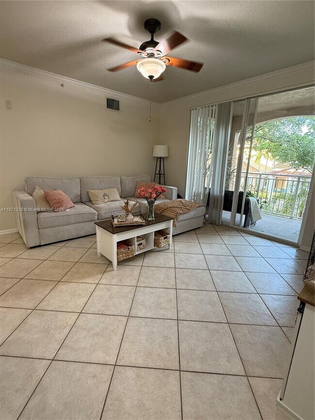 6466 Emerald Dunes Dr in Royal Palm Beach, FL - Building Photo - Building Photo