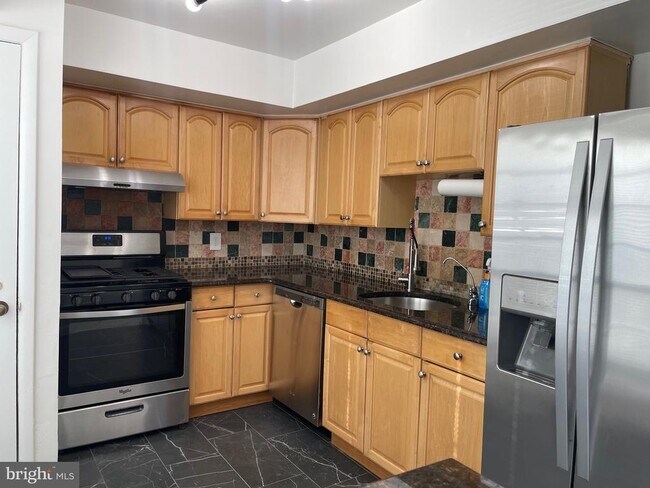 1949 Kennedy Dr in McLean, VA - Foto de edificio - Building Photo