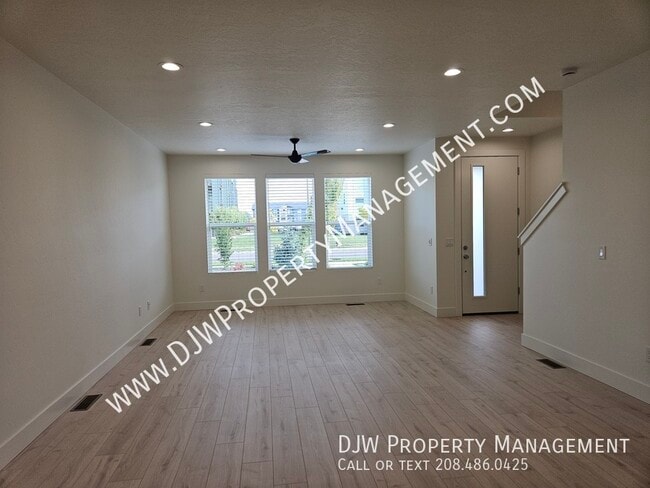 1199 N Webb Wy in Meridian, ID - Building Photo - Building Photo