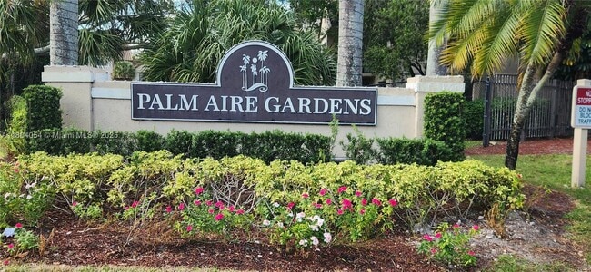 4561 W McNab Rd in Pompano Beach, FL - Foto de edificio - Building Photo