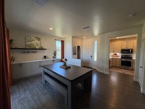 22609 Crown Point Ct in Santa Clarita, CA - Building Photo - Building Photo