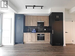 280 Dundas St W in Toronto, ON - Building Photo - Building Photo
