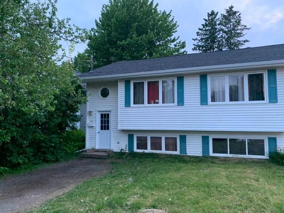 48 Seventh St in Moncton, NB - Building Photo