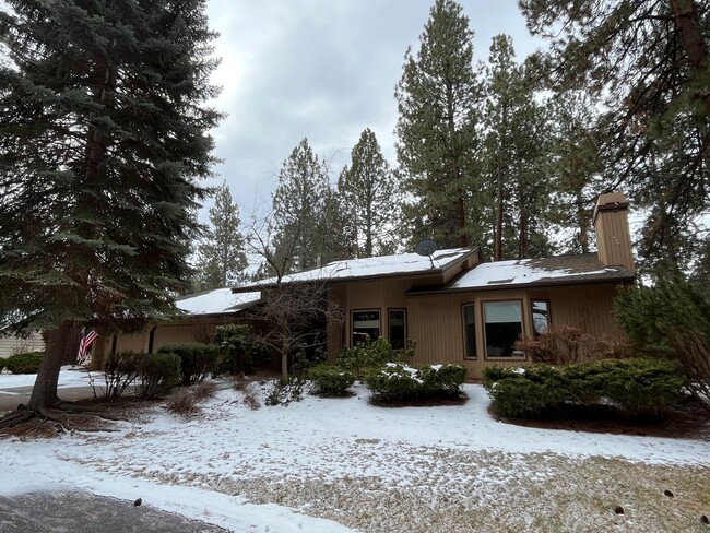 property at 60639 Thunderbird Ct