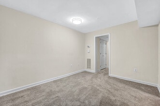 Paddington Square in Silver Spring, MD - Building Photo - Building Photo