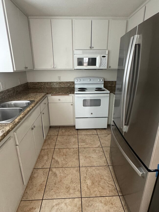 1031 S Mollison Ave in El Cajon, CA - Building Photo - Building Photo