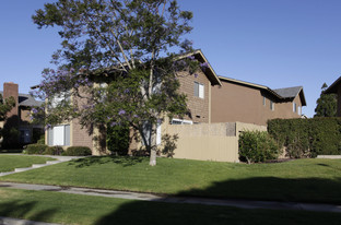 24521 Alta Vista Dr Apartments