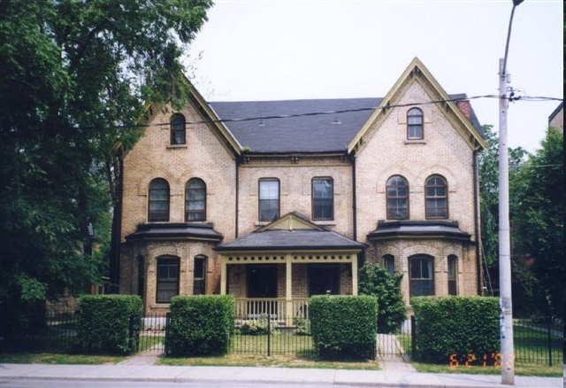 Dundas Beverley in Toronto, ON - Building Photo - Building Photo