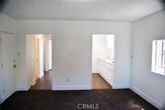 1014 W 47th St-Unit -1014.5 in Los Angeles, CA - Building Photo - Building Photo