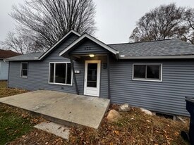 935 Sheridan St in Warsaw, IN - Building Photo