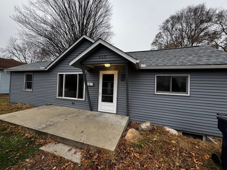 935 Sheridan St in Warsaw, IN - Building Photo