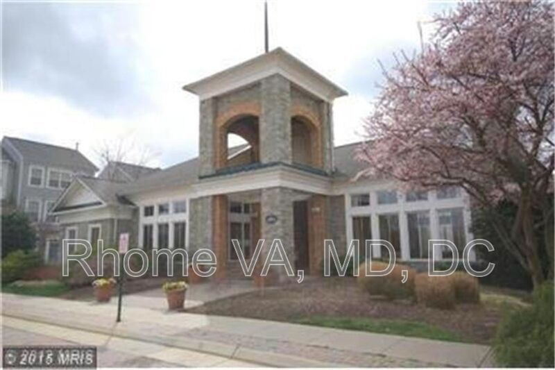 21792 Dragons Green Square in Ashburn, VA - Building Photo