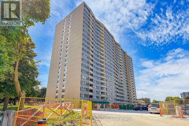 2050-2050 Bridletowne Cir in Toronto, ON - Building Photo - Building Photo