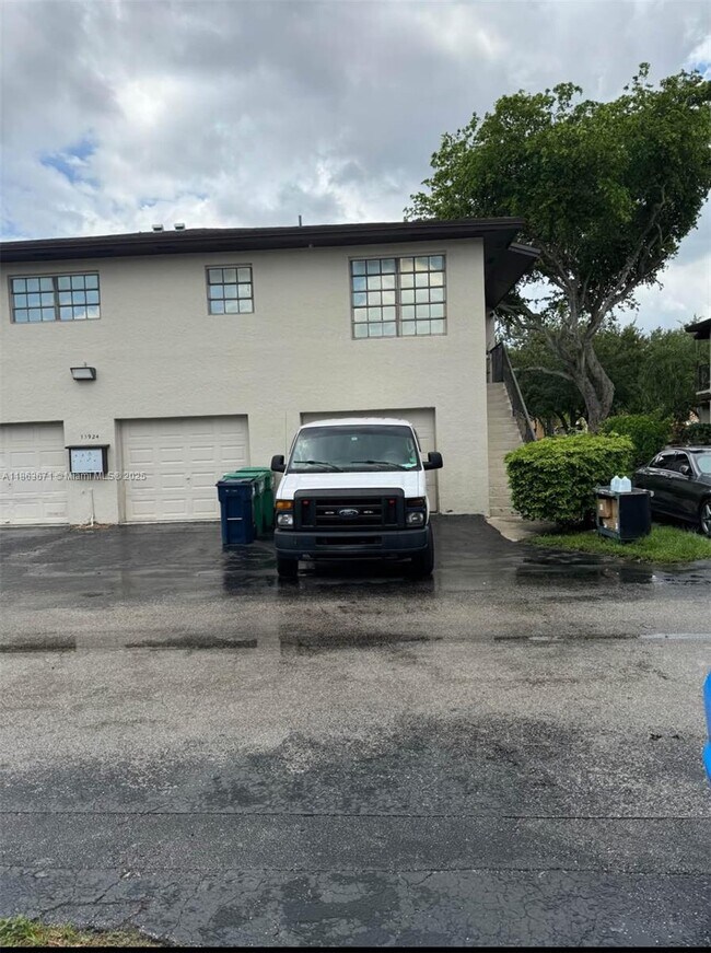 13924 SW 46th Terrace in Miami, FL - Building Photo - Building Photo