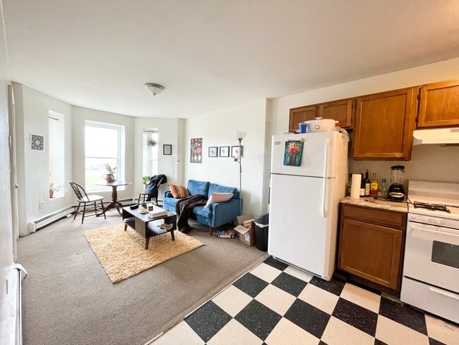 68 Hammond St, Unit F in Boston, MA - Foto de edificio - Building Photo