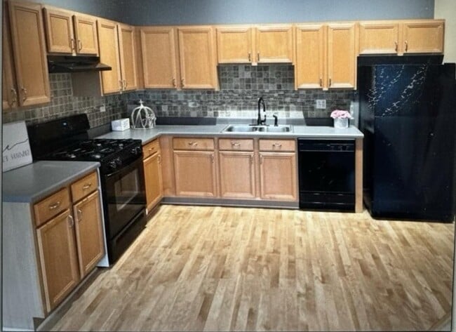 1523 Golden Oak Dr in Woodstock, IL - Building Photo - Building Photo