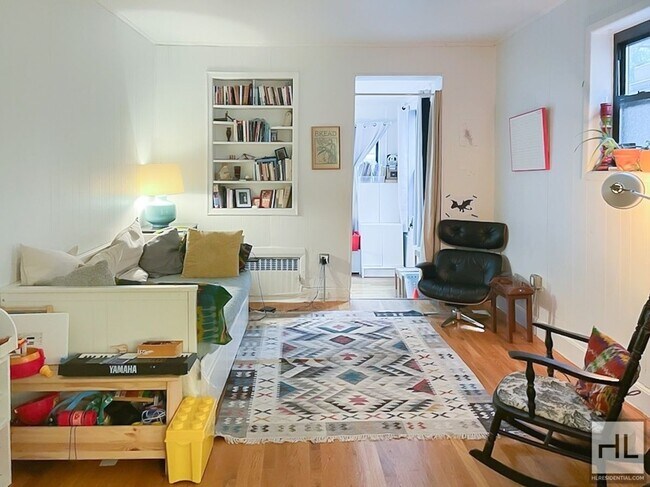 SULLIVAN PLACE / Renovated Full-Floor 1-Be in Brooklyn, NY - Building Photo - Building Photo