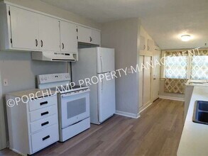 1427 Alpine Ave NW in Grand Rapids, MI - Building Photo - Building Photo