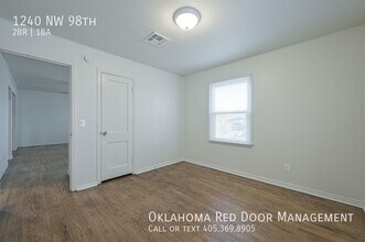 1240 NW 98th St in Oklahoma City, OK - Building Photo - Building Photo