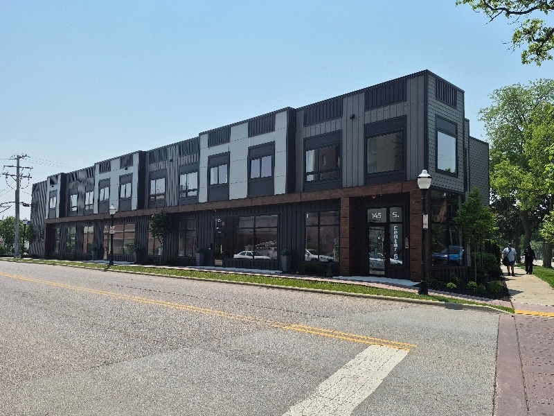 145 S Center St in Bensenville, IL - Building Photo