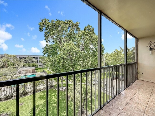 8420 SW 133rd Avenue Rd, Unit 412 in Miami, FL - Building Photo - Building Photo