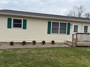 544 Hill Dr, Unit A in Bristol, VA - Foto de edificio - Building Photo
