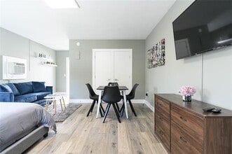 1020 N Victoria Park Rd in Fort Lauderdale, FL - Foto de edificio - Building Photo