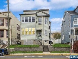 703 Schuyler Ave in Kearny, NJ - Building Photo