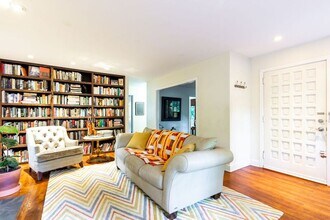 9702 SW Brookside Dr in Portland, OR - Building Photo - Building Photo