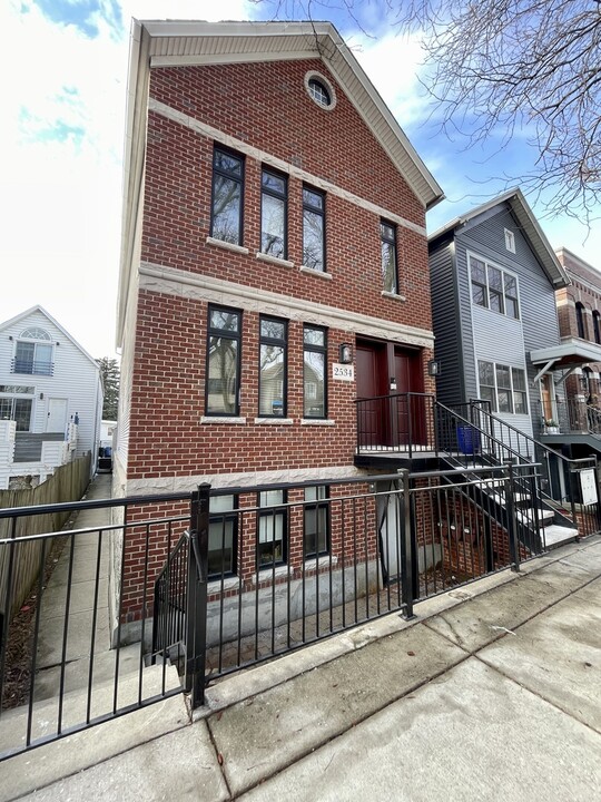 2534 N Marshfield Ave in Chicago, IL - Building Photo