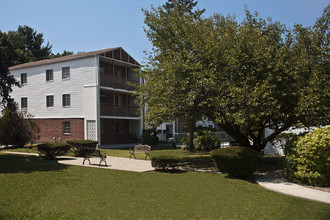 Mansion House Apartments in Cranston, RI - Building Photo - Building Photo