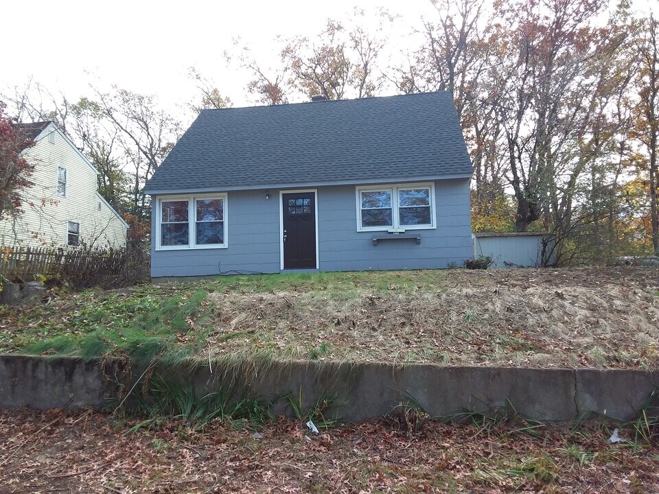 58 Pennywood Ln in Willimantic, CT - Foto de edificio