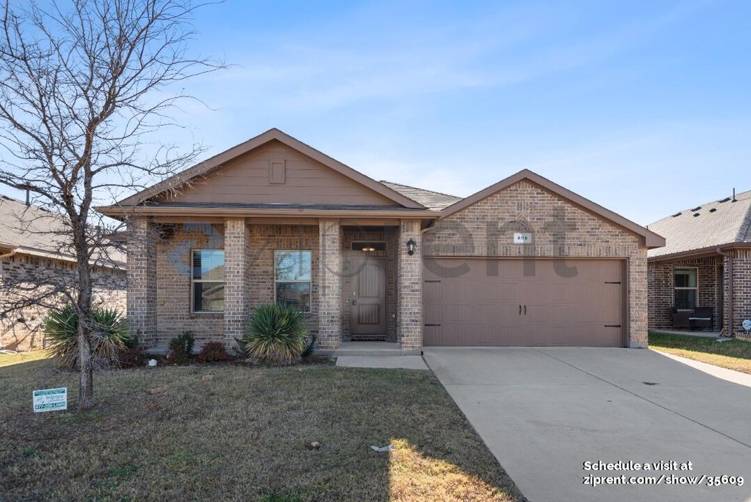 808 Walls Blvd in Crowley, TX - Building Photo