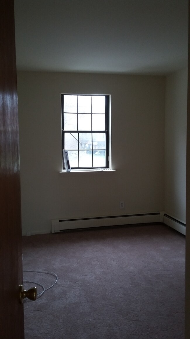 30 Thomas Rd, Unit 1FL in Aston, PA - Building Photo - Building Photo