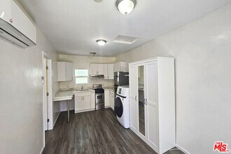 8454 Zelzah Ave in Los Angeles, CA - Building Photo - Building Photo