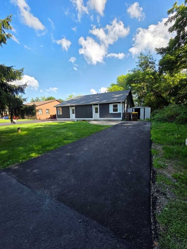 705 Amanda Ave in McHenry, IL - Building Photo - Building Photo