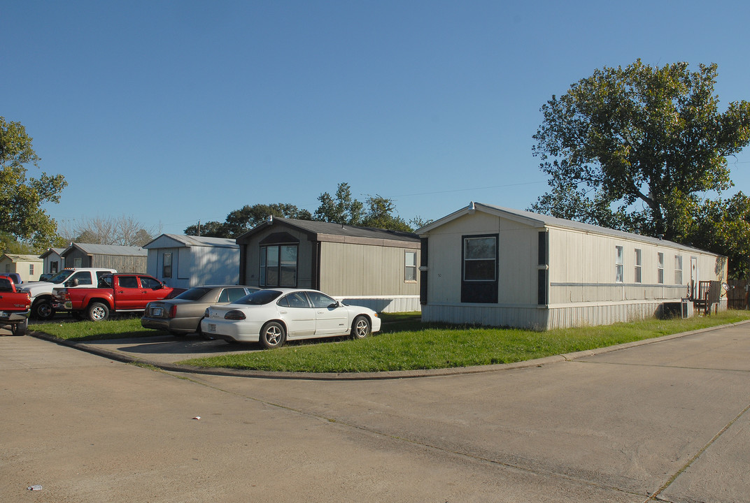 Brazos Mobile Home Park in Rosenberg, TX - Foto de edificio