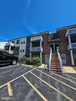 6922 Hilltop Dr, Unit 162 in Brookhaven, PA - Building Photo