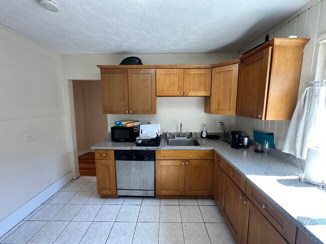 227 Boston Ave, Unit 1 in Medford, MA - Foto de edificio - Building Photo