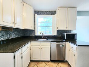 1435 Maple St in San Mateo, CA - Building Photo - Building Photo
