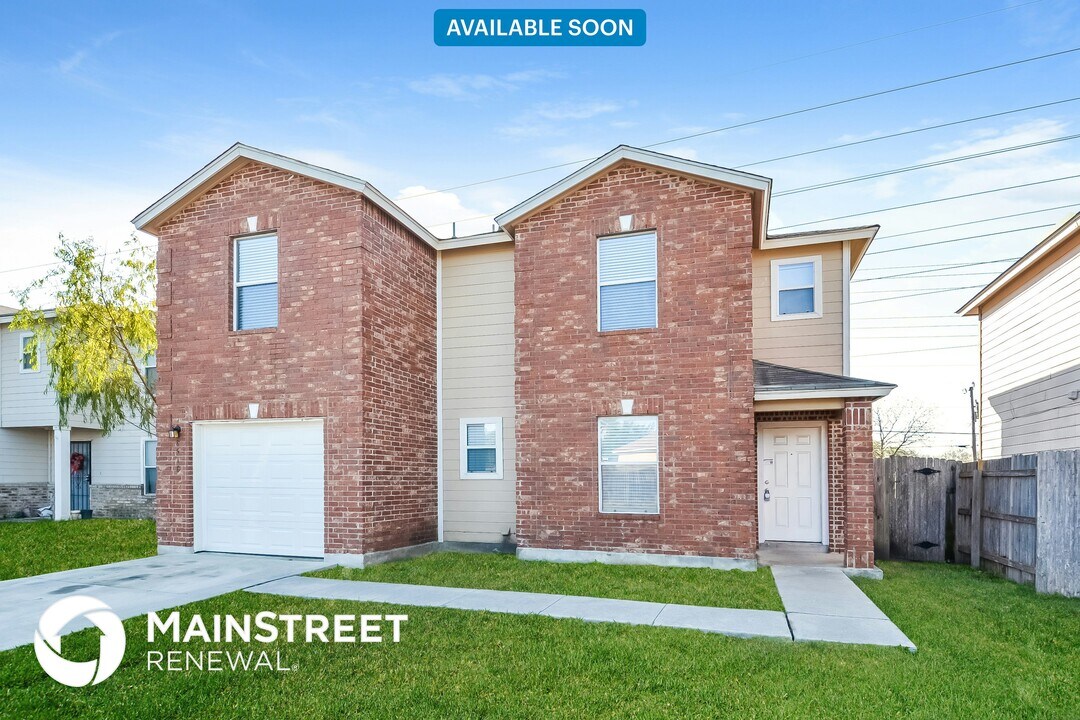 8518 Adams Hill Dr in San Antonio, TX - Foto de edificio